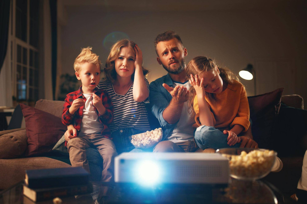 Co warto obejrzeć na Netflix z rodziną wieczorem pełnym śmiechu i emocji?